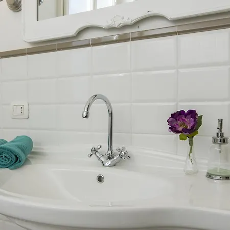 شقة Fortezza Da Basso Roomy Flat *