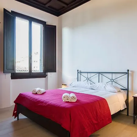 شقة Fortezza Da Basso Roomy Flat